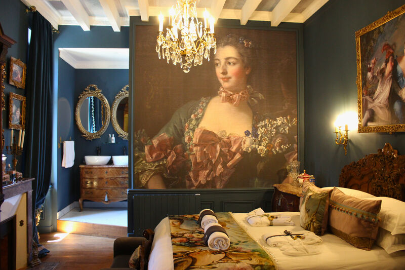 3 Pompadour Bed 2 3 Pompadour Bed 2