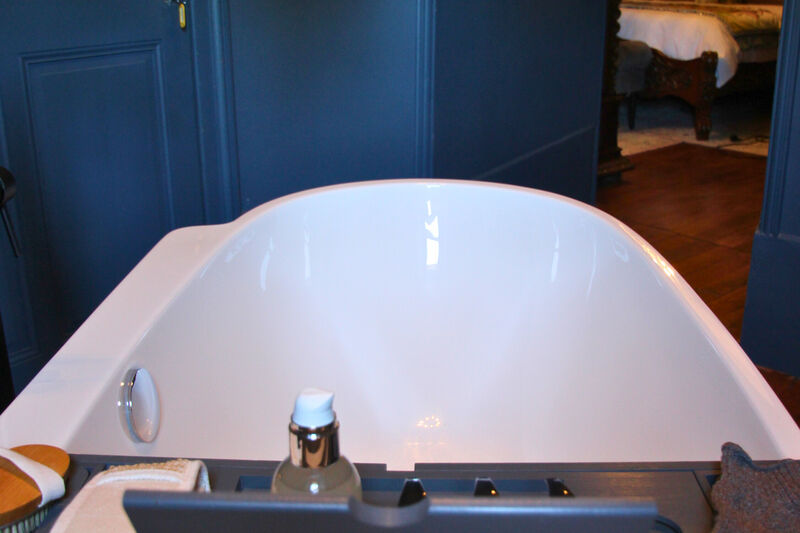 7 Pompadour Bath 7 Pompadour Bath