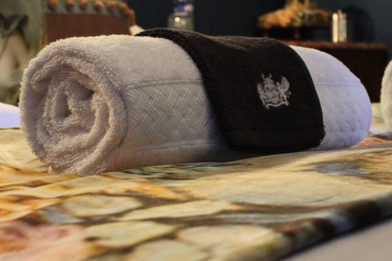 8 Pompadour Towel 8 Pompadour Towel