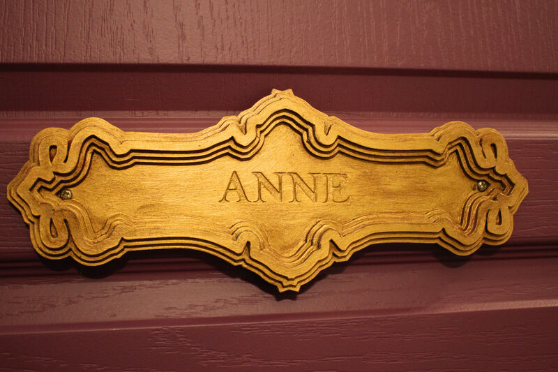 1 Anne Plaque 1 Anne Plaque
