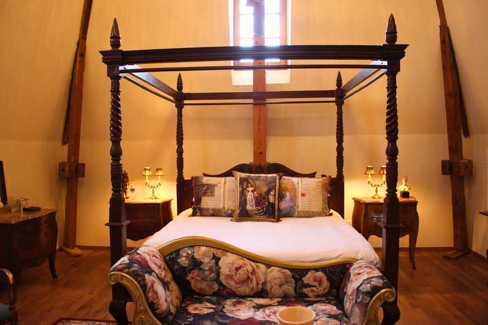 3 Josephine Bed 1 3 Josephine Bed 1