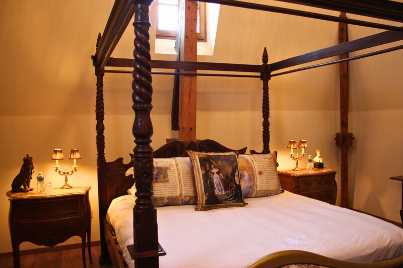 4 Josephine Bed 2 4 Josephine Bed 2